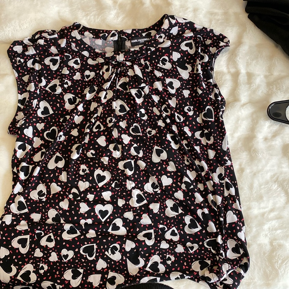 Cute short sleeve heart top